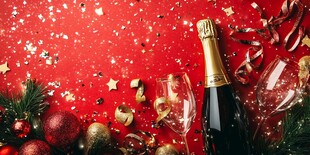 喜庆圣诞场景的香槟与装饰