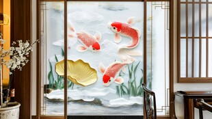 中式屏风上的灵动锦鲤图