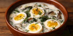 奶油蘑菇鸡蛋蔬菜汤