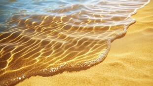 金色沙滩上的海浪纹理