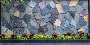 多彩石墙搭配绿植景观