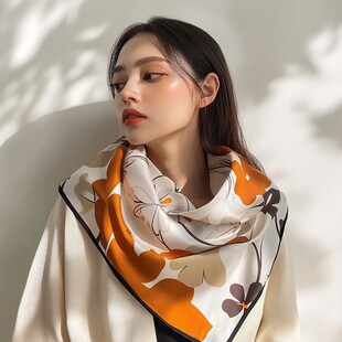优雅女士的印花丝巾搭配