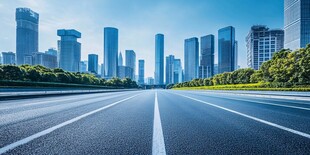 城市大道与林立高楼景观