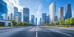 都市宽阔大道与林立高楼