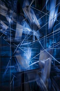 蓝色线条交织的抽象世界