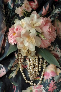 花卉珍珠组合的美丽装饰