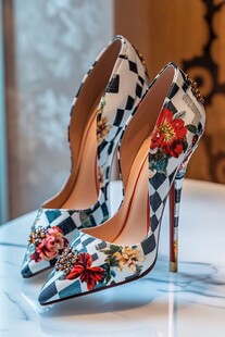 印花高跟女鞋精致优雅