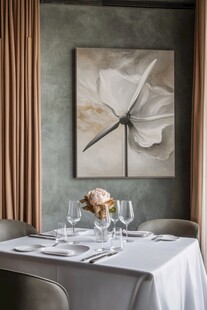 优雅餐厅一角的精致布置