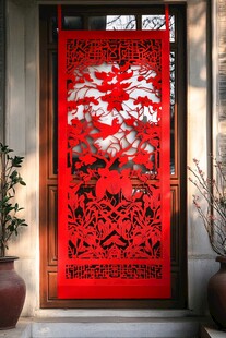 中式红雕花屏风典雅装饰