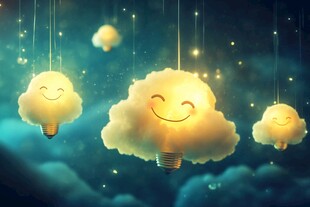 微笑云朵灯 梦幻夜空中飘