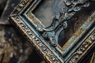 复古雕花相框细节特写