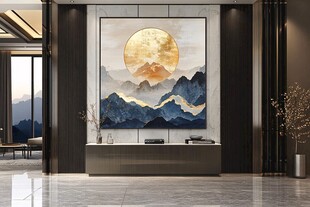 中式客厅中的山水圆月挂画