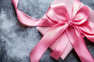粉色丝带蝴蝶结精美礼品盒