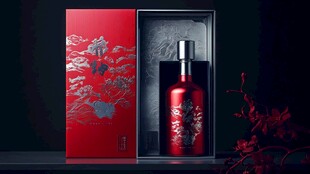 红瓶白酒配精美中式礼盒