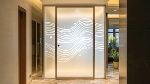 简约现代玻璃隔断门设计