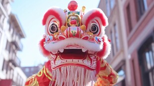 街头舞狮的喜庆瞬间