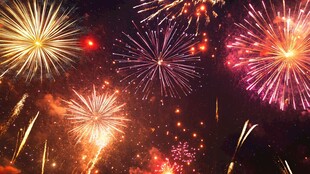 绚烂烟花绽放璀璨夜空