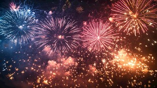 璀璨烟花点亮夜空