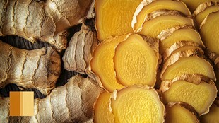 鲜姜切片与整姜特写展示