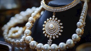 奢华珍珠钻石项链饰品