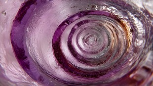 梦幻紫色玻璃螺旋纹理