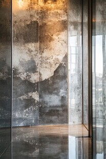 现代风墙面与光亮地面空间