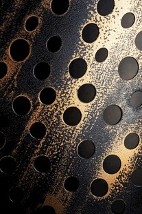 生锈穿孔金属板纹理