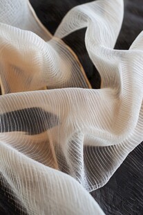 轻柔米白色网纱面料纹理