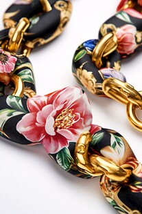 花卉图案金色链条饰品