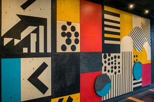 多彩几何图案墙面装饰