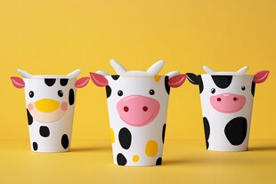 可爱奶牛图案纸杯展示