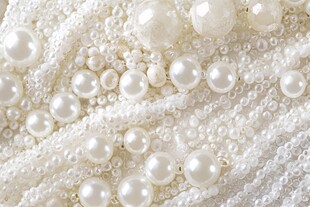 精美白色珍珠串饰