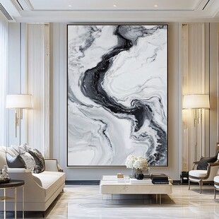 现代客厅中的抽象艺术挂画