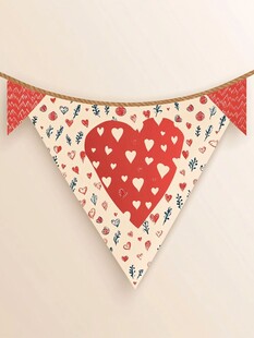 心形图案三角装饰彩旗
