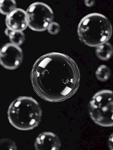 梦幻透明气泡在黑色背景中