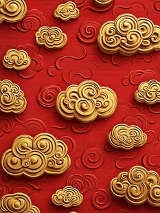 红色背景上的金色祥云图案
