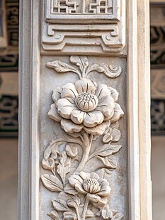 中式石柱花卉精美雕刻