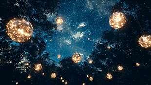 梦幻星空下的璀璨球形灯
