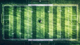 俯瞰绿茵足球场