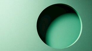 绿色圆环孔洞抽象画面