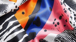 多彩印花丝巾纹理特写