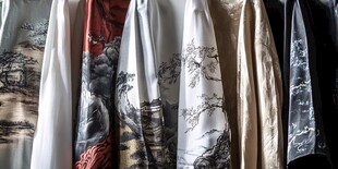 中式风印花服饰挂放展示