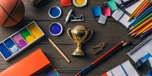 多彩文具与运动奖杯组合