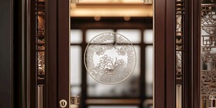 中式雕花门 精致圆形窗饰