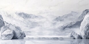 雪山雾霭下的静谧湖景