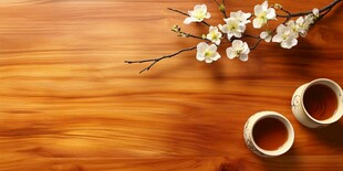 木质桌上花茶相伴的惬意