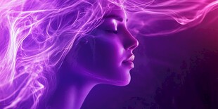 梦幻紫发女子的神秘侧颜