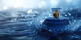 蓝调香水瓶激起灵动水花