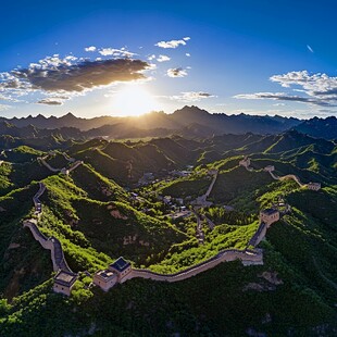 长城日出壮美自然风光