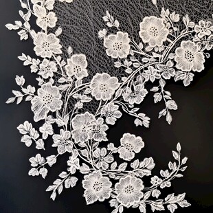 精致白色花卉蕾丝面料